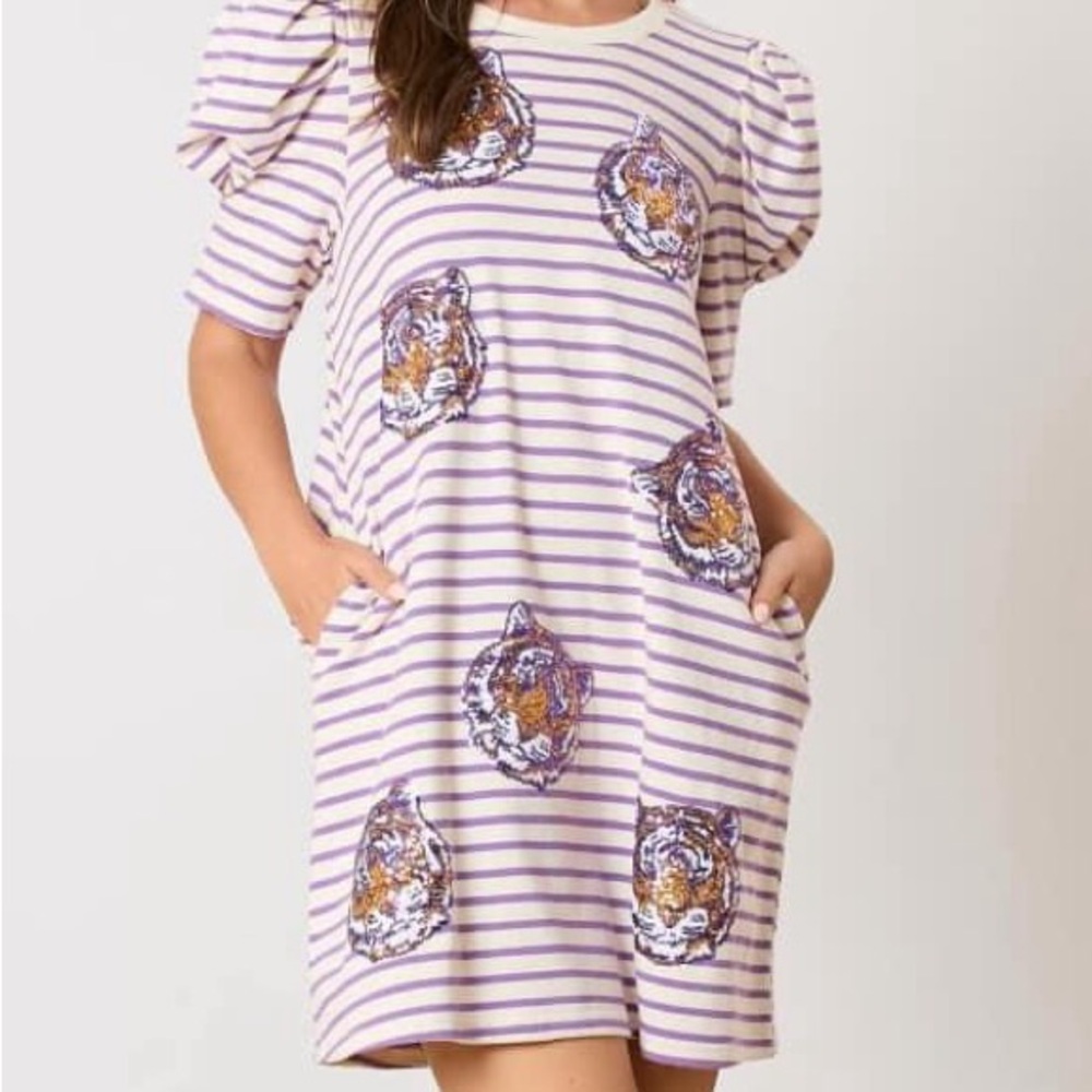 Ladies LSU Sequin Dress. Small.
Has pockets
Washed & hung up to dry. Nev…